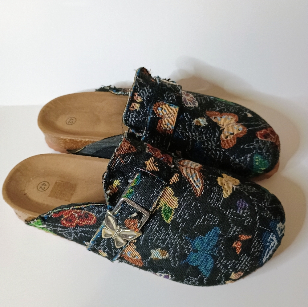 Women's Butterfly Embellished Clogs Size 9